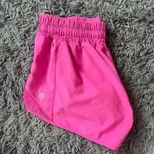 Size 4, 2.5", pink Lululemon Hotty Hot shorts